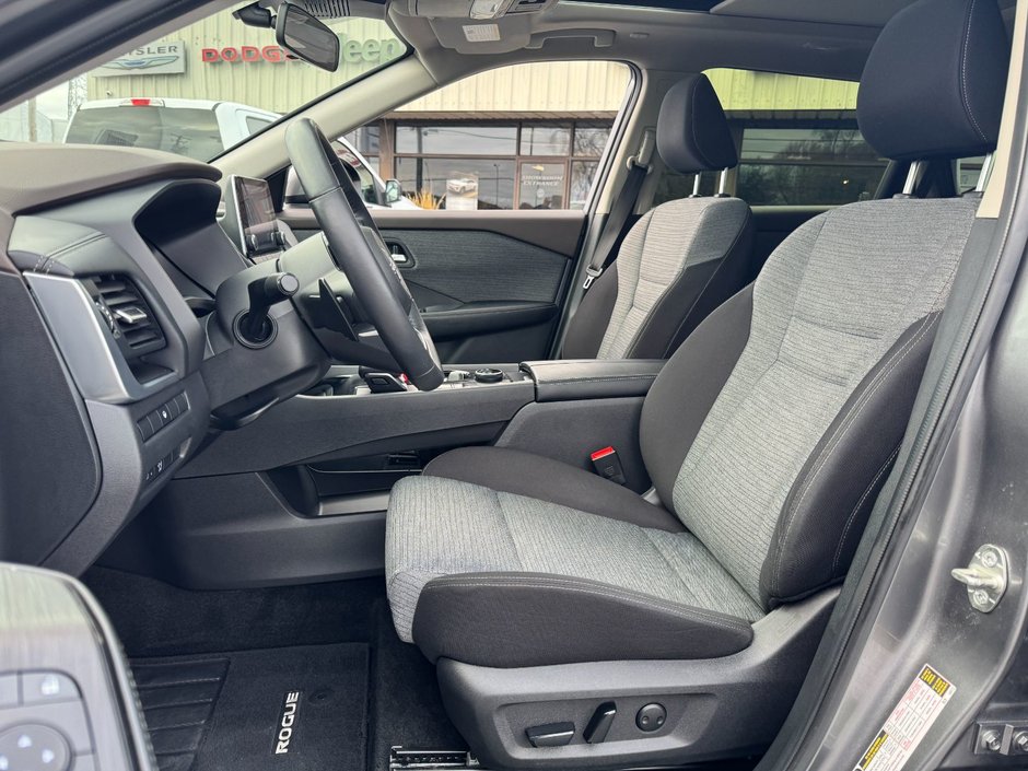 2023 Nissan Rogue SV SV / AWD / Moonroof
