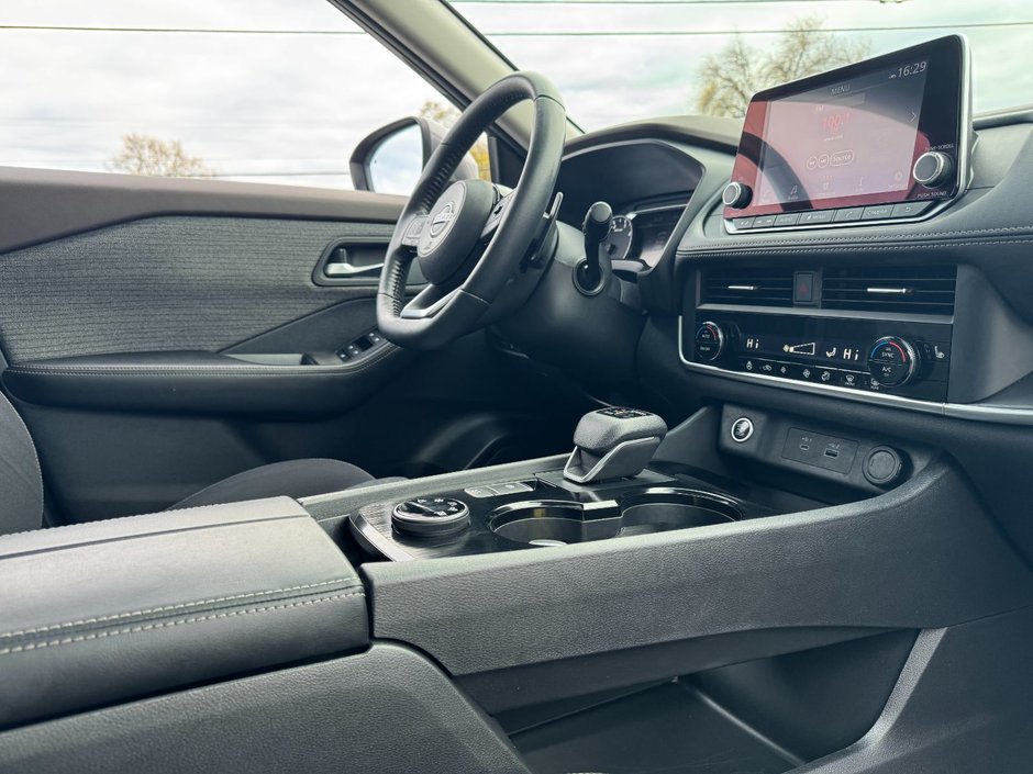 2023 Nissan Rogue SV SV / AWD / Moonroof