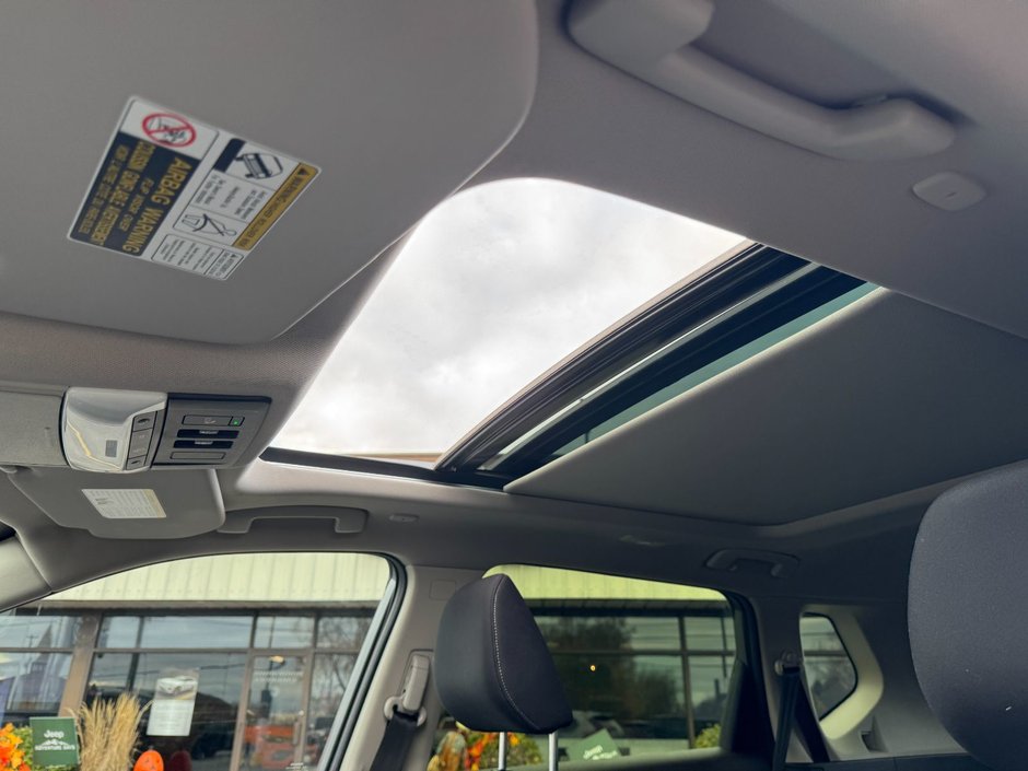 2023 Nissan Rogue SV SV / AWD / Moonroof