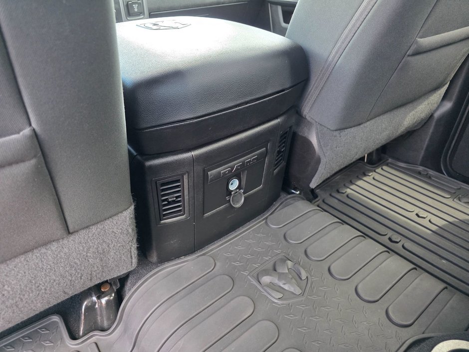 2021 Ram 1500 Classic Warlock Warlock / Navigation / Heated Seats