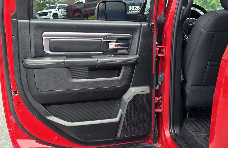 2021 Ram 1500 Classic Warlock Warlock / Navigation / Heated Seats