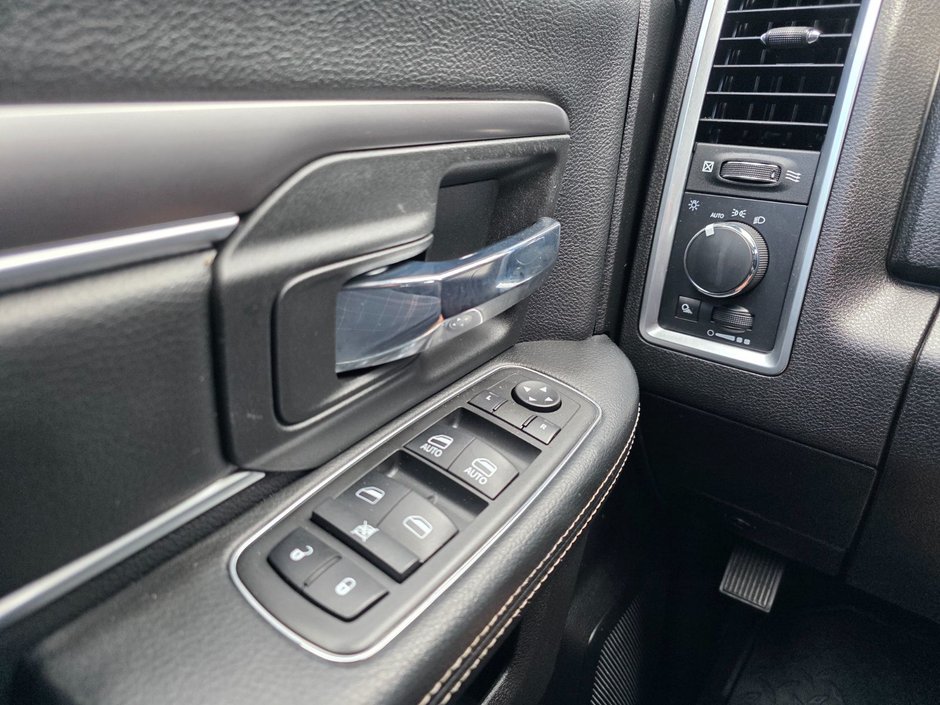 2021 Ram 1500 Classic Warlock Warlock / Navigation / Heated Seats