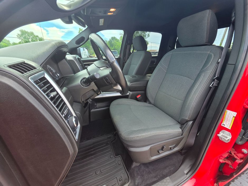 2021 Ram 1500 Classic Warlock Warlock / Navigation / Heated Seats