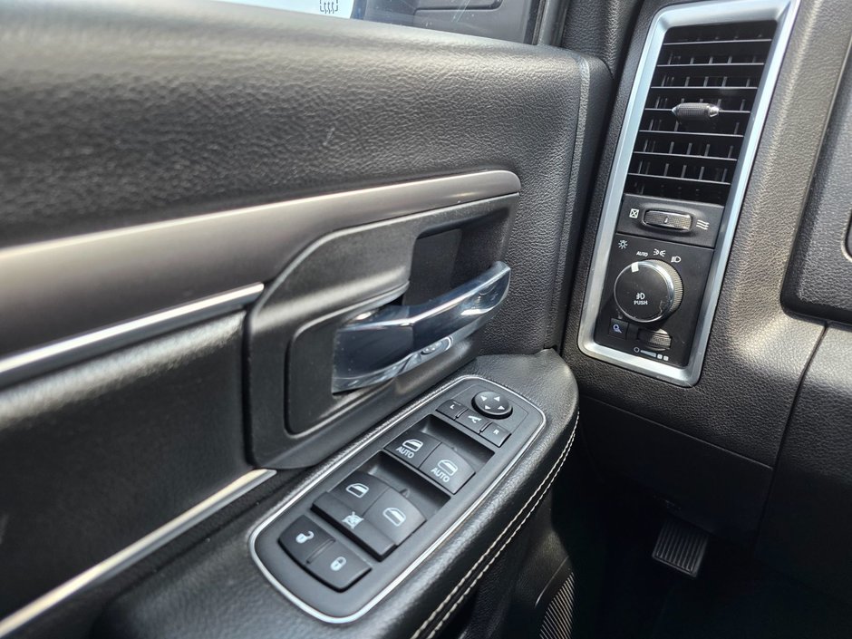 2021 Ram 1500 Classic Warlock Warlock / Heated Seats / Remote Start / Alpine Sou