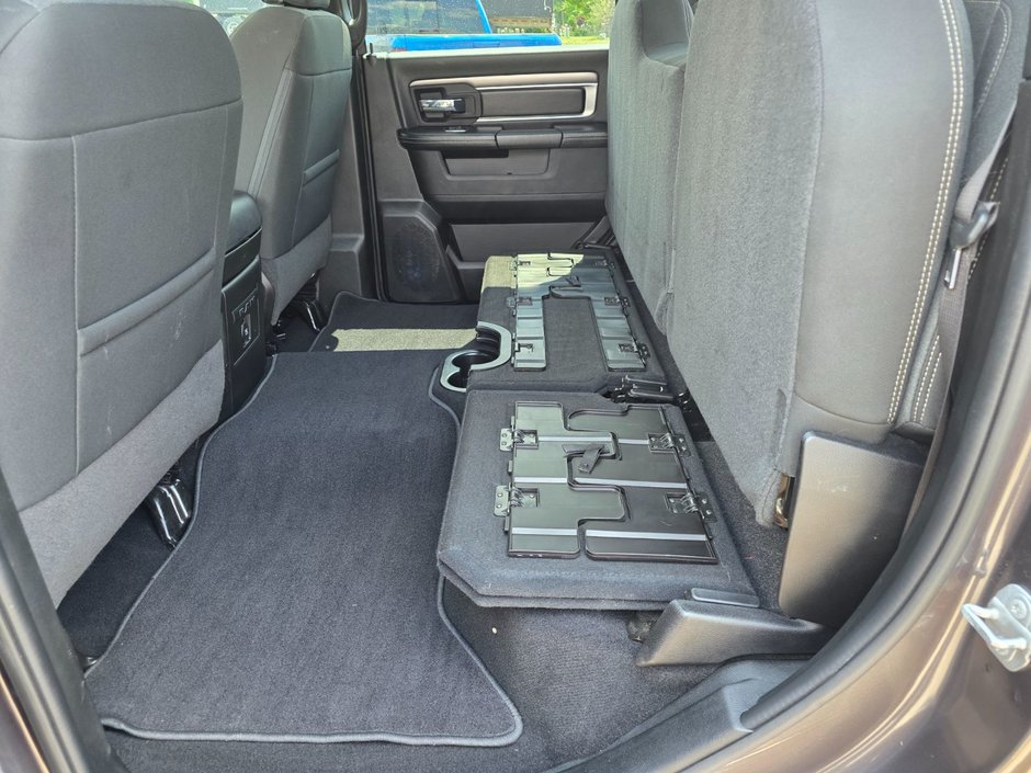 2021 Ram 1500 Classic Warlock Warlock / Heated Seats / Remote Start / Alpine Sou