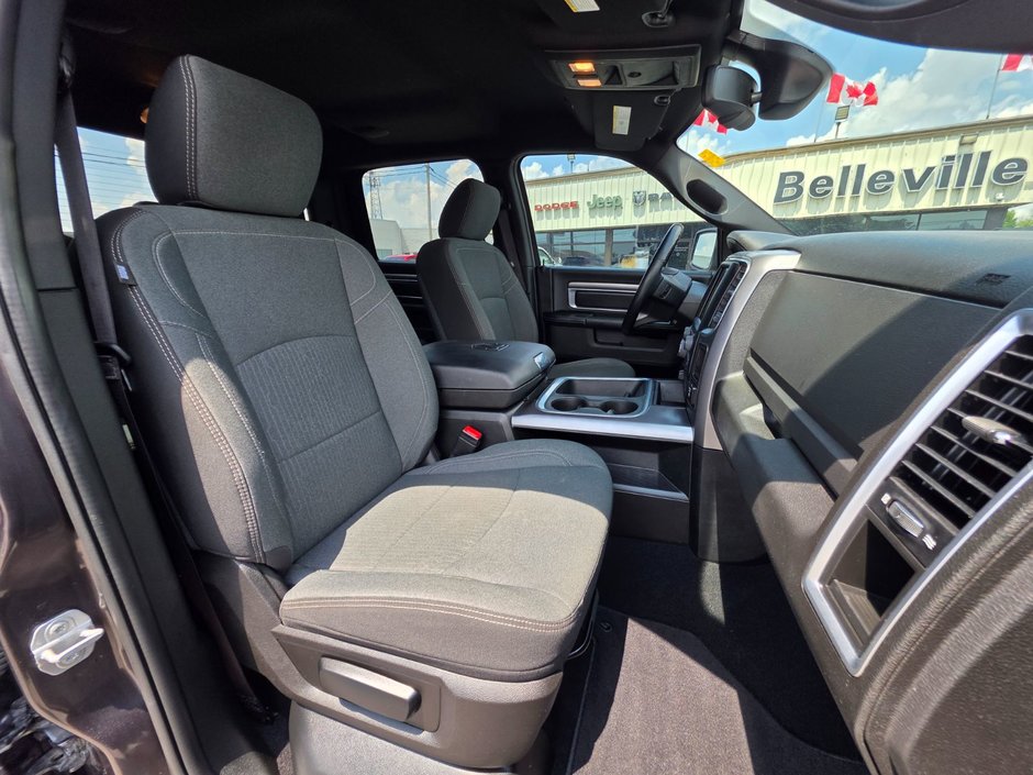 2021 Ram 1500 Classic Warlock Warlock / Heated Seats / Remote Start / Alpine Sou