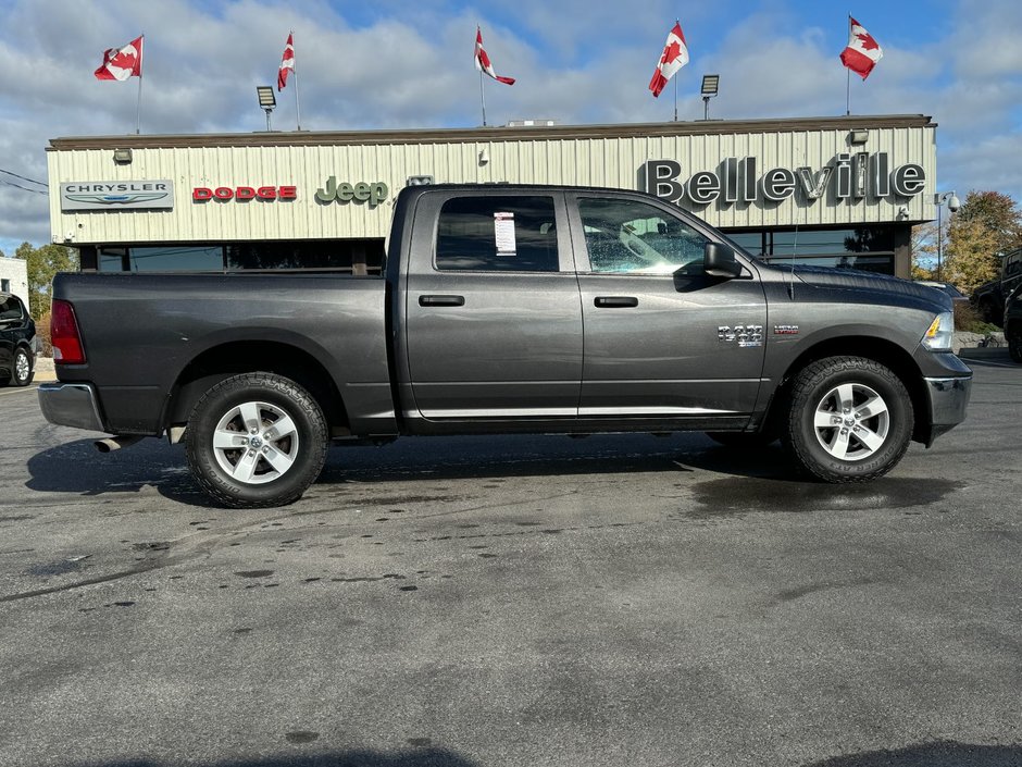 2022 Ram 1500 SLT Classic SLT / HEMI / CREW CAB