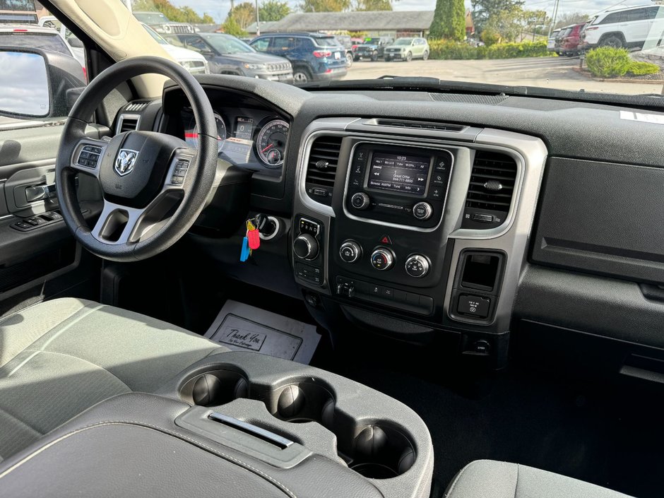 2022 Ram 1500 SLT Classic SLT / HEMI / CREW CAB