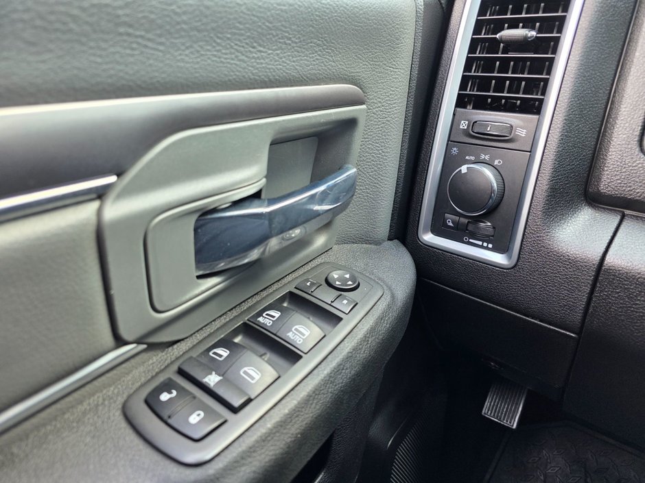 2022 Ram 1500 Classic SLT SLT / Hitch / Brake Controller