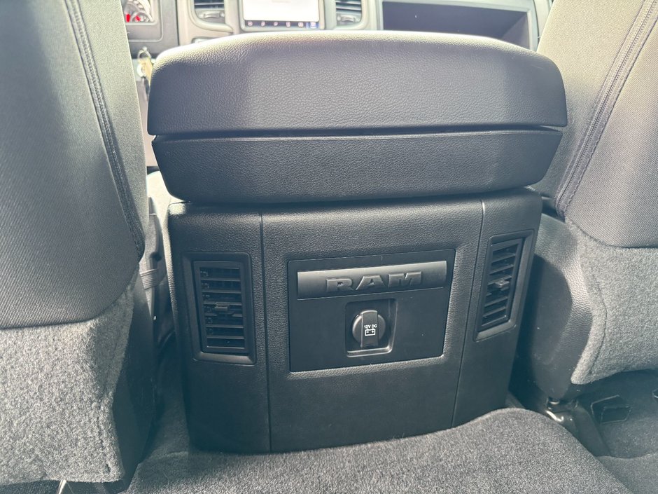 2022 Ram 1500 Classic Express-31