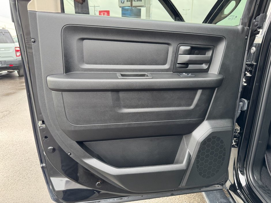 2022 Ram 1500 Classic Express-29