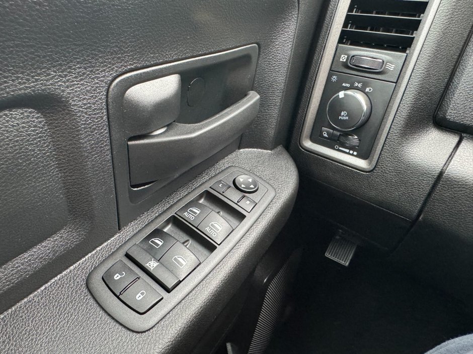 2022 Ram 1500 Classic Express-12