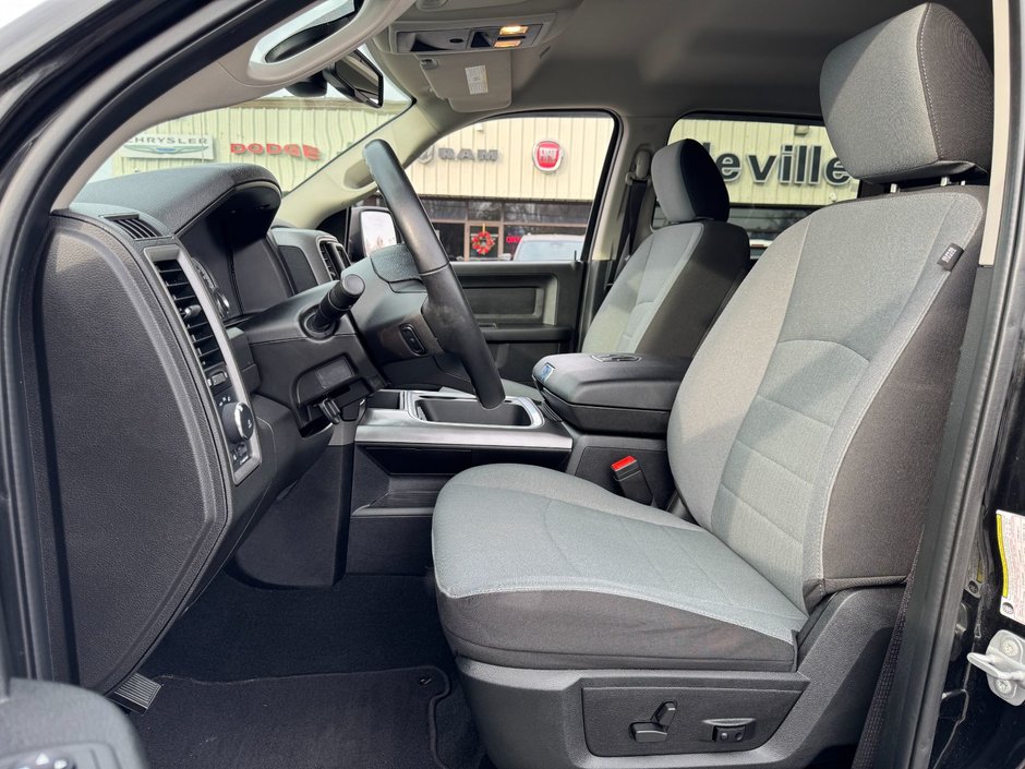 2022 Ram 1500 Classic Express-8