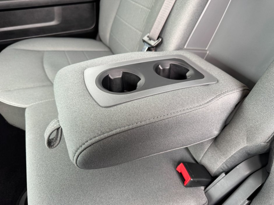 2022 Ram 1500 Classic Express-32