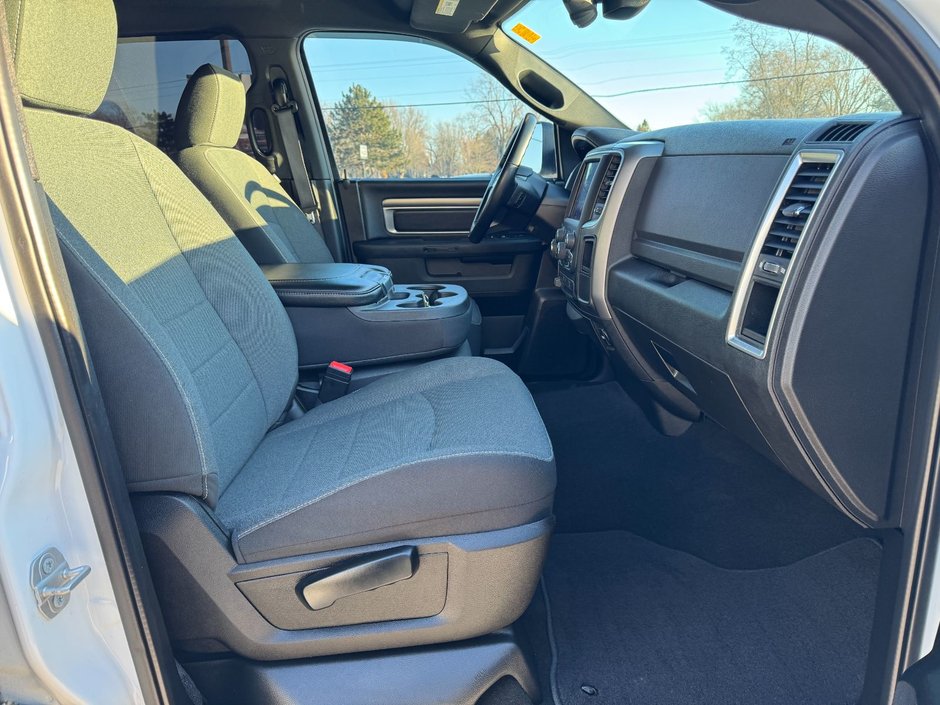 2022 Ram 1500 Classic Warlock-17