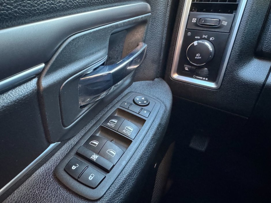 2022 Ram 1500 Classic Warlock-13