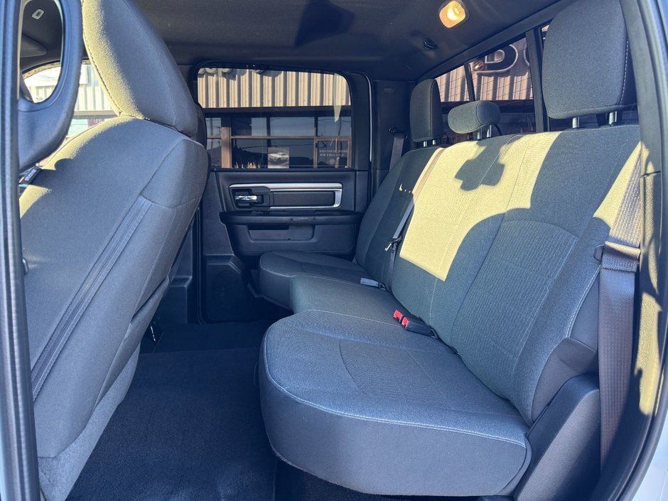 2022 Ram 1500 Classic Warlock-29