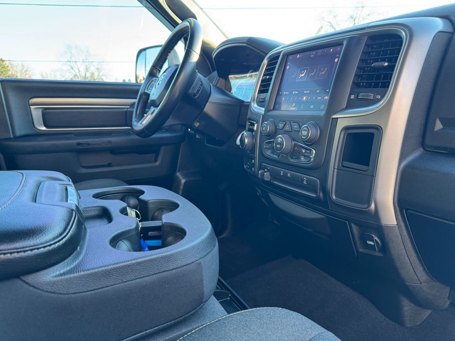 2022 Ram 1500 Classic Warlock-12