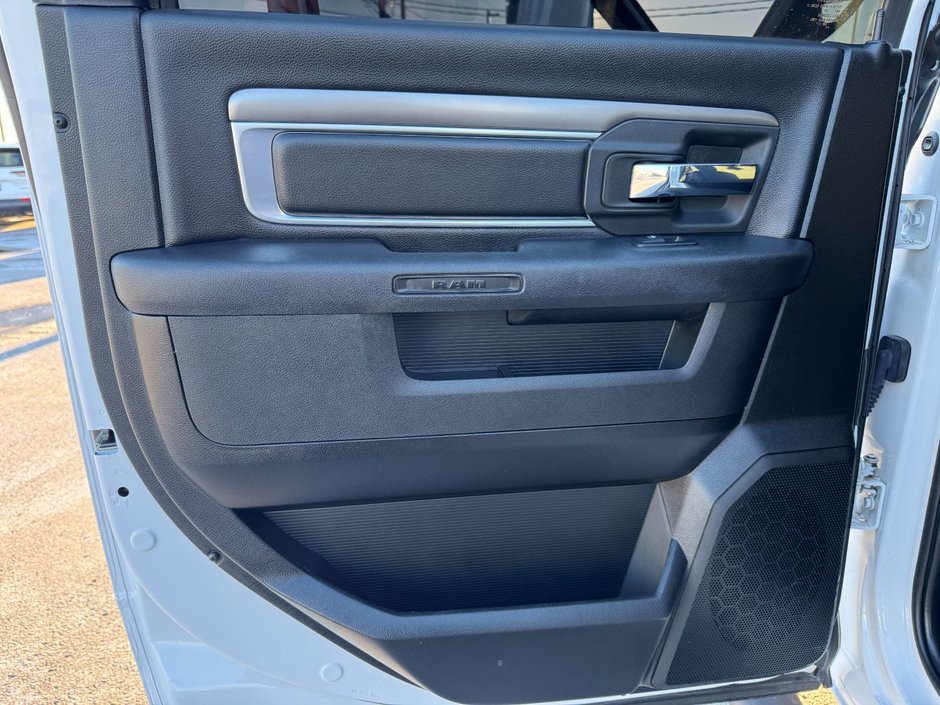 2022 Ram 1500 Classic Warlock-28