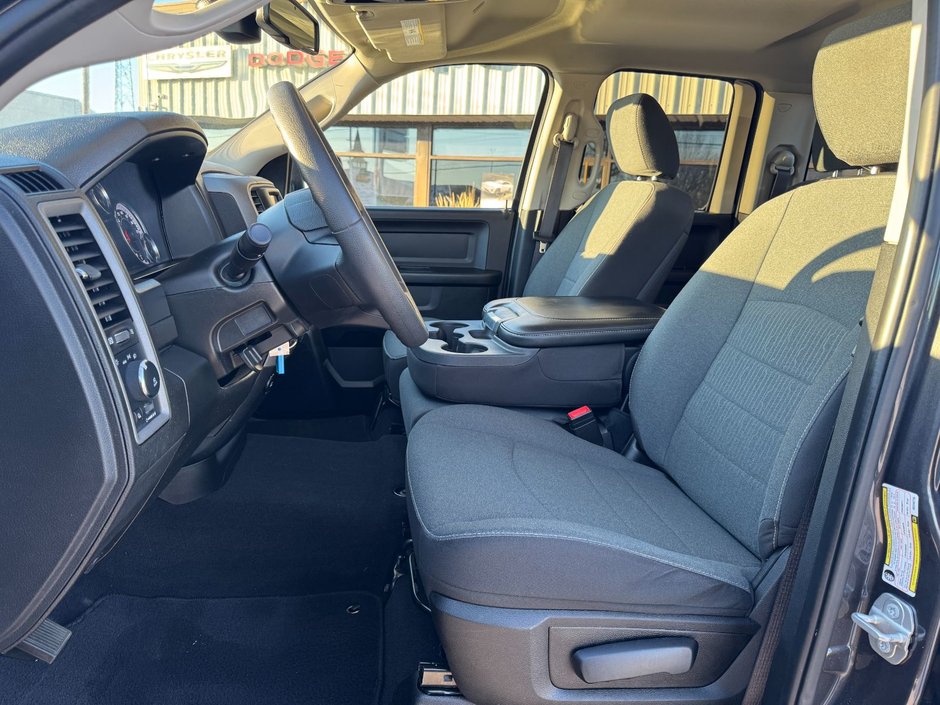 Ram 1500 Classic Express 2022-8