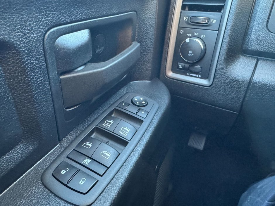 Ram 1500 Classic Express 2022-13