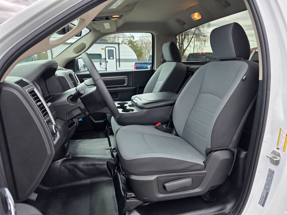 2023 Ram 1500 Classic Tradesman-8