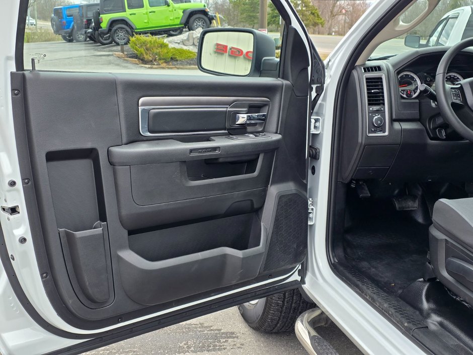 2023 Ram 1500 Classic Tradesman-7