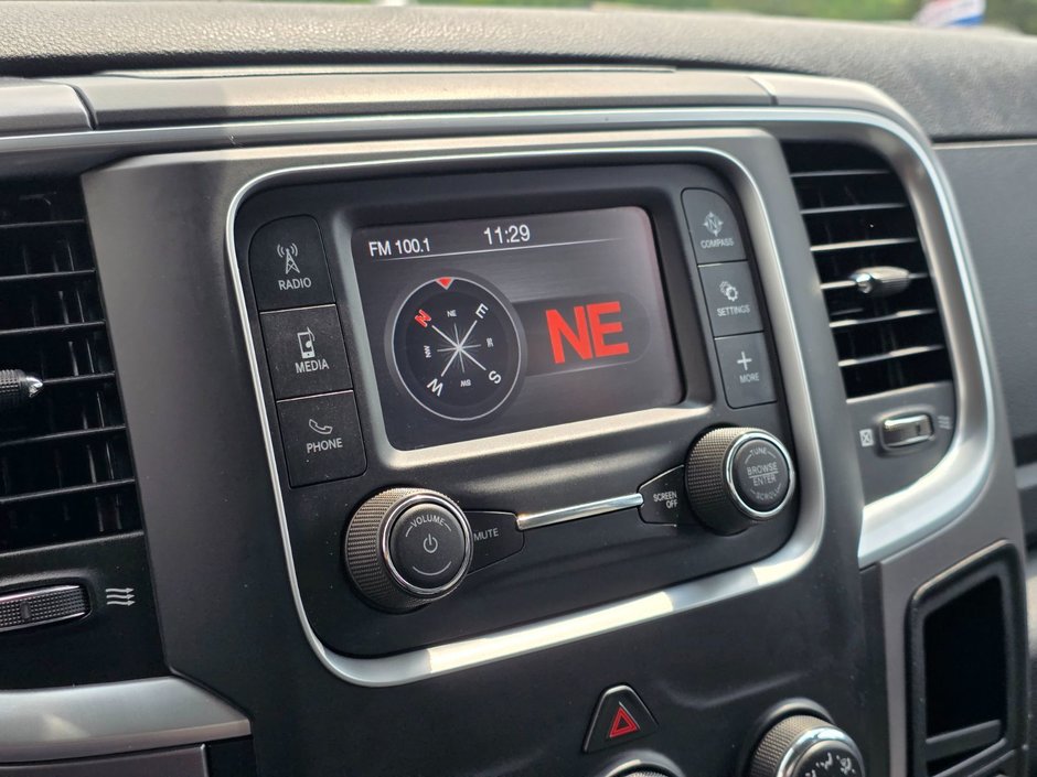 2023 Ram 1500 Classic SLT SLT / Hemi / Hitch / Brake Controller