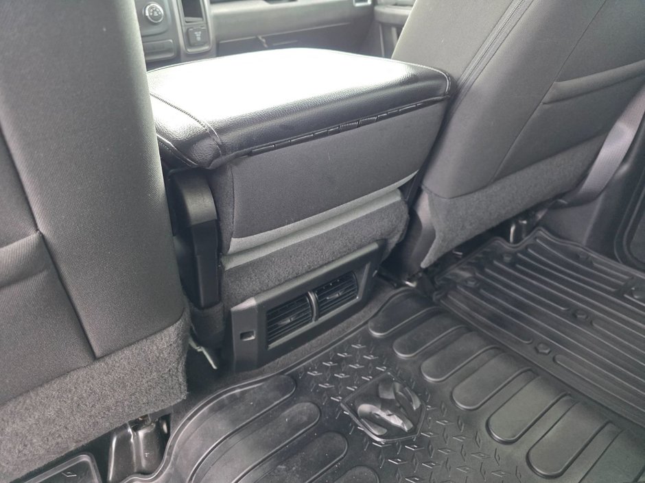 2023 Ram 1500 Classic SLT SLT / Hemi / Hitch / Brake Controller