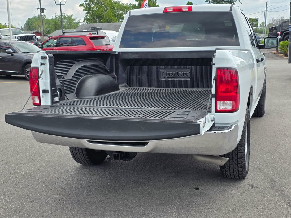 2023 Ram 1500 Classic SLT SLT / Hemi / Hitch / Brake Controller