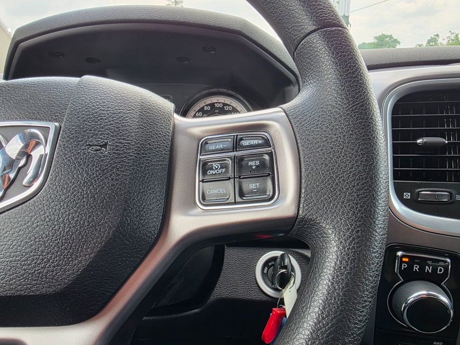 2023 Ram 1500 Classic SLT SLT / Hemi / Hitch / Brake Controller