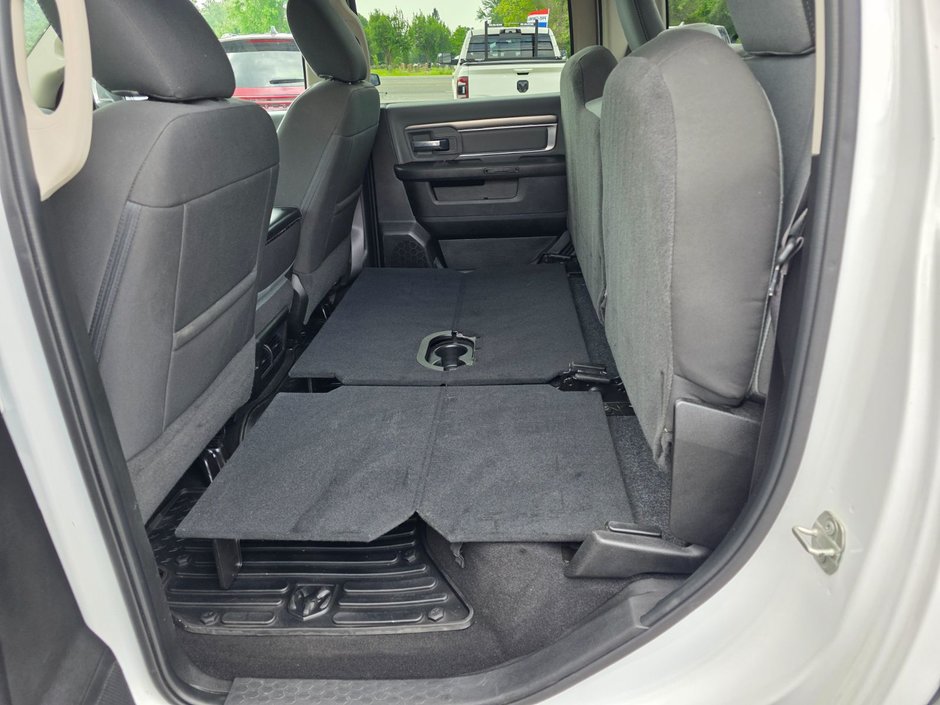 2023 Ram 1500 Classic SLT SLT / Hemi / Hitch / Brake Controller