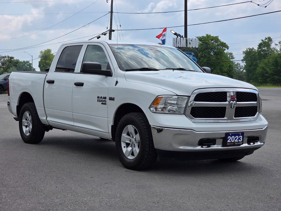 2023 Ram 1500 Classic SLT SLT / Hemi / Hitch / Brake Controller