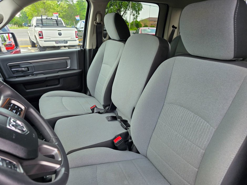 2023 Ram 1500 Classic SLT SLT / Hemi / Hitch / Brake Controller