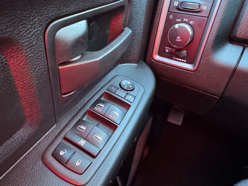 2023 Ram 1500 Classic Express-12