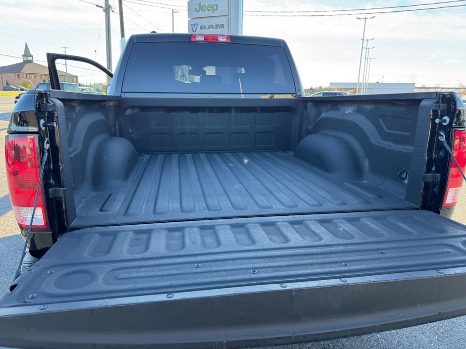 2023 Ram 1500 Classic Express-33