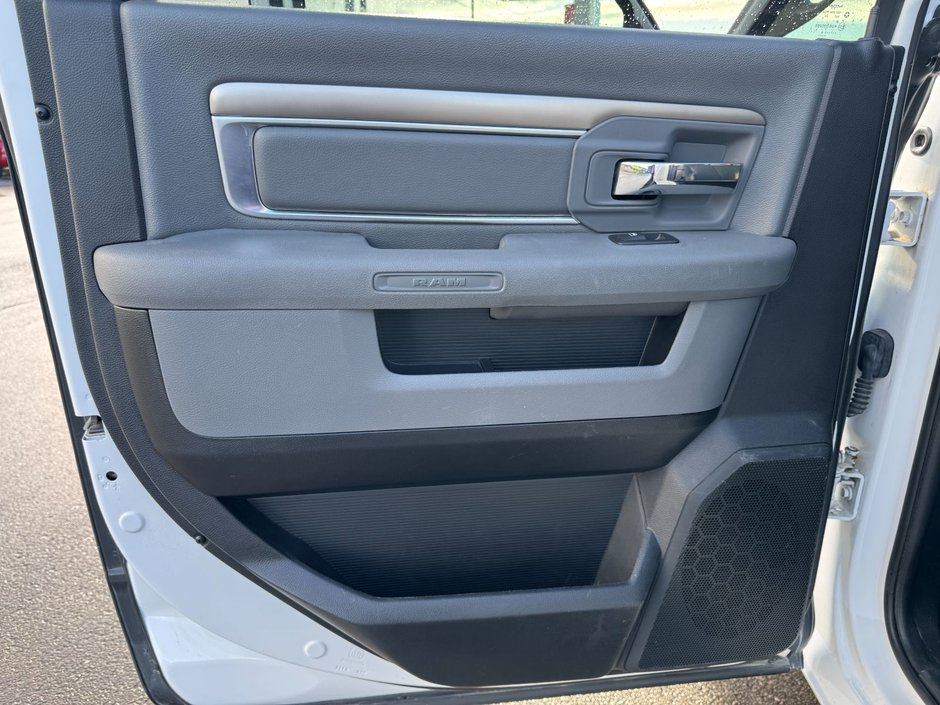 2016 Ram 1500 SLT-23