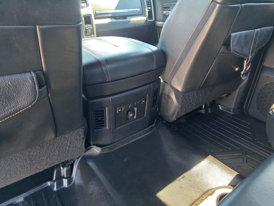 2017 Ram 1500 Limited Limited / Sunroof / Vented Front Seats