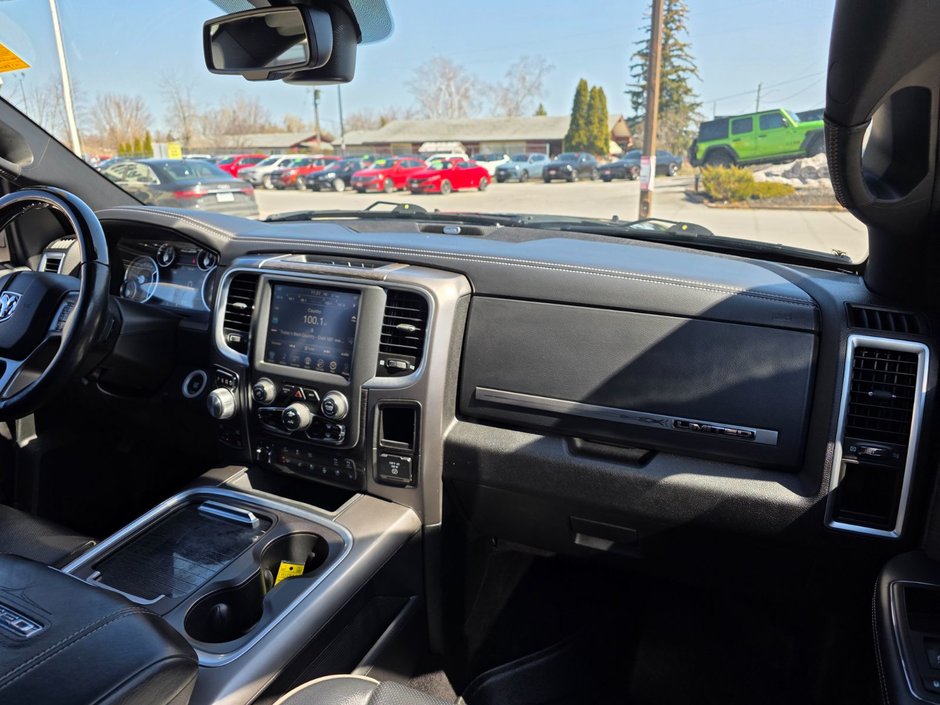 2017 Ram 1500 Limited Limited / Sunroof / Vented Front Seats
