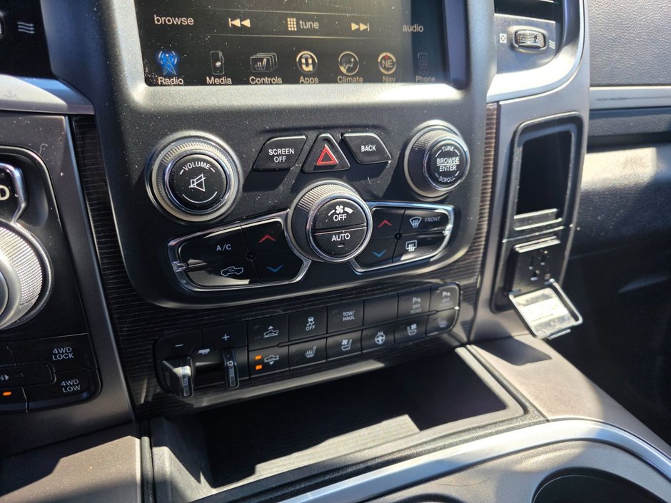 2017 Ram 1500 Limited Limited / Sunroof / Vented Front Seats