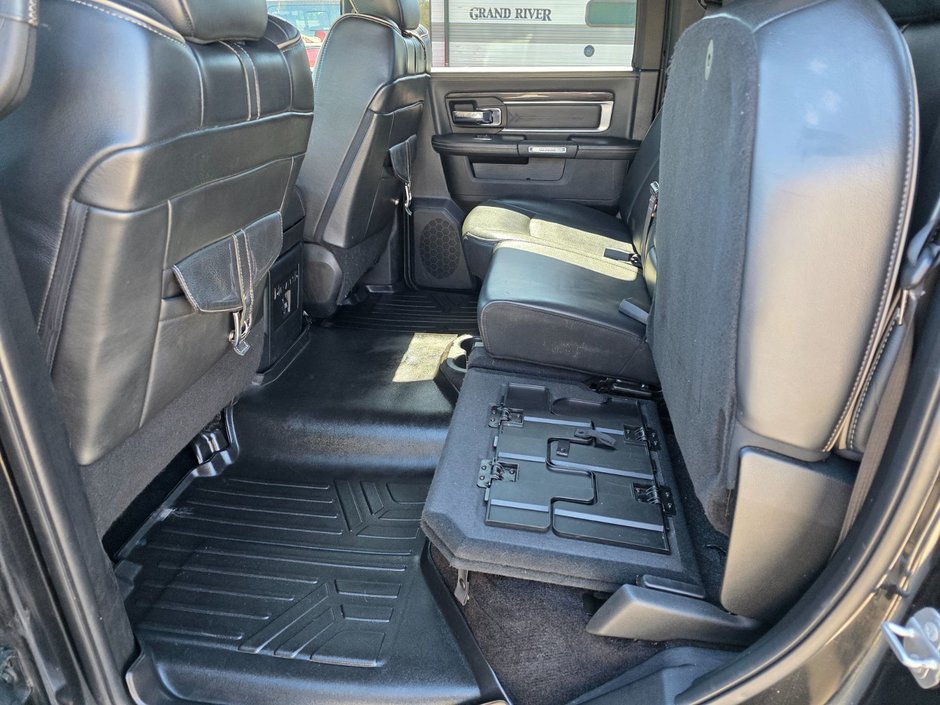 2017 Ram 1500 Limited Limited / Sunroof / Vented Front Seats