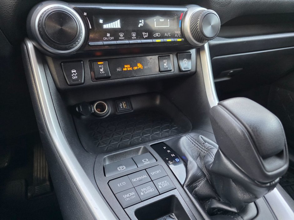 2023 Toyota RAV4 LE LE / All Wheel Drive