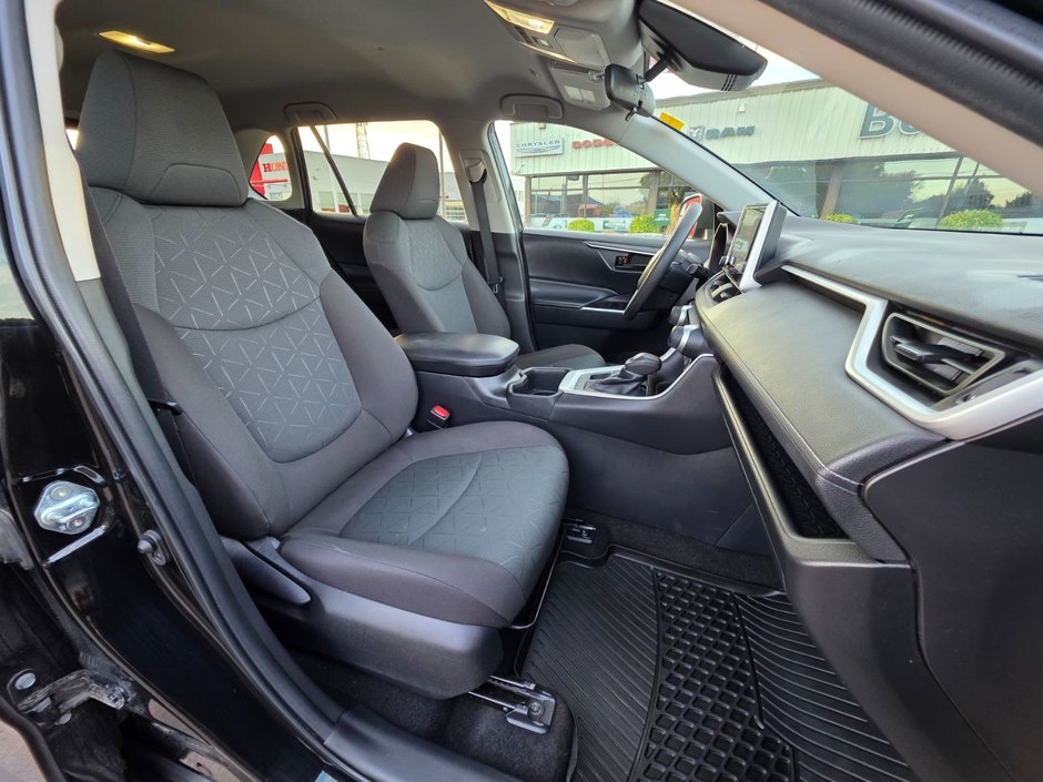 2023 Toyota RAV4 LE LE / All Wheel Drive