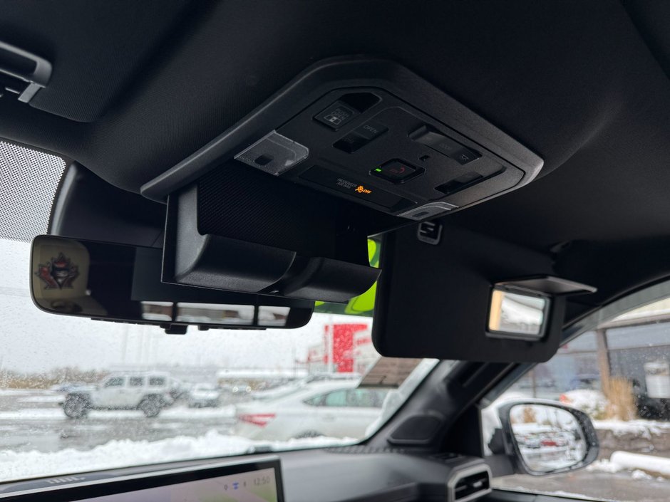 2025 Toyota Tacoma Hybrid / Navigation / Power Side Steps-26