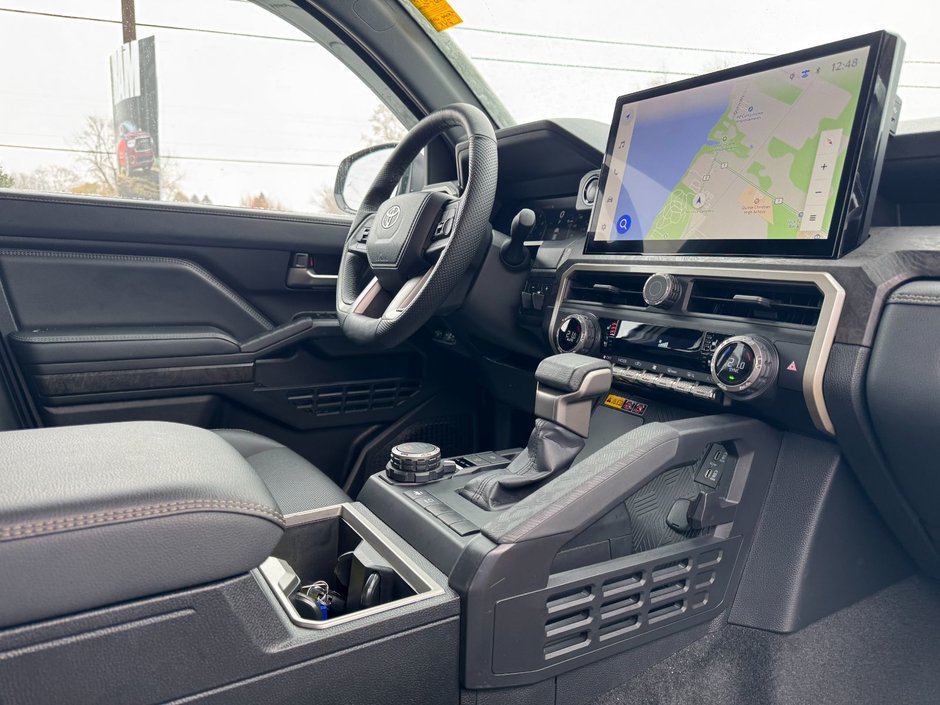 2025 Toyota Tacoma Hybrid / Navigation / Power Side Steps-18