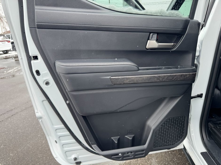 2025 Toyota Tacoma Hybrid / Navigation / Power Side Steps-27