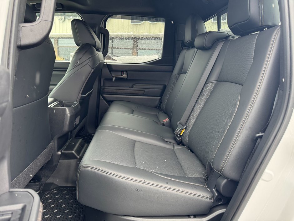 2025 Toyota Tacoma Hybrid / Navigation / Power Side Steps-28