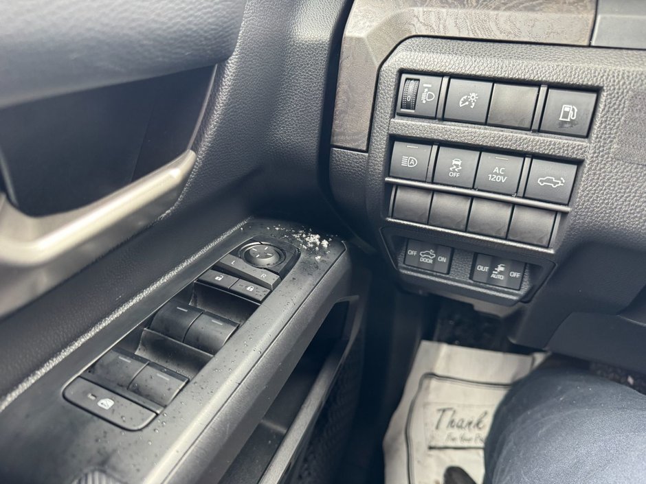 2025 Toyota Tacoma Hybrid / Navigation / Power Side Steps-13