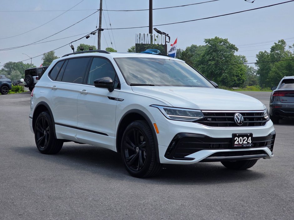 Volkswagen Tiguan Comfortline R-Line Black 2024 Comfortline R-Line Black / Heated Seats