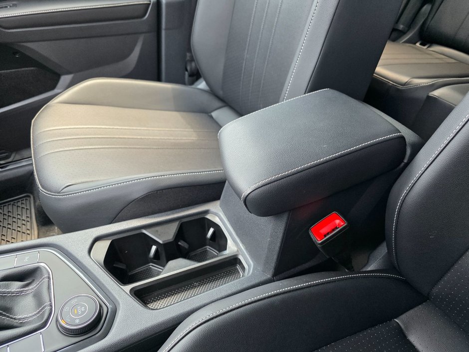 Volkswagen Tiguan Comfortline R-Line Black 2024 Comfortline R-Line Black / Heated Seats